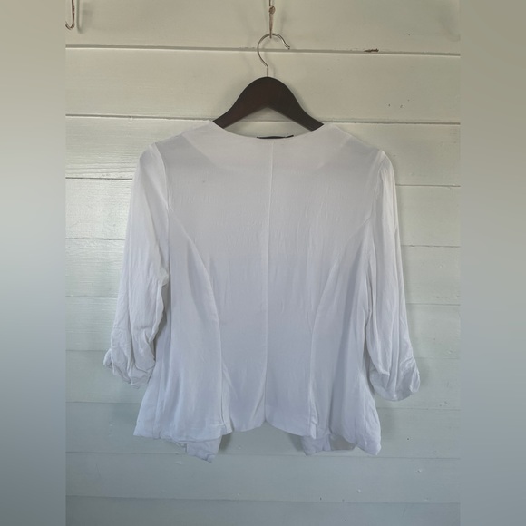 3/25 White Crepe Fabric Maurice’s Open Front Crop Blazer - Picture 2 of 10